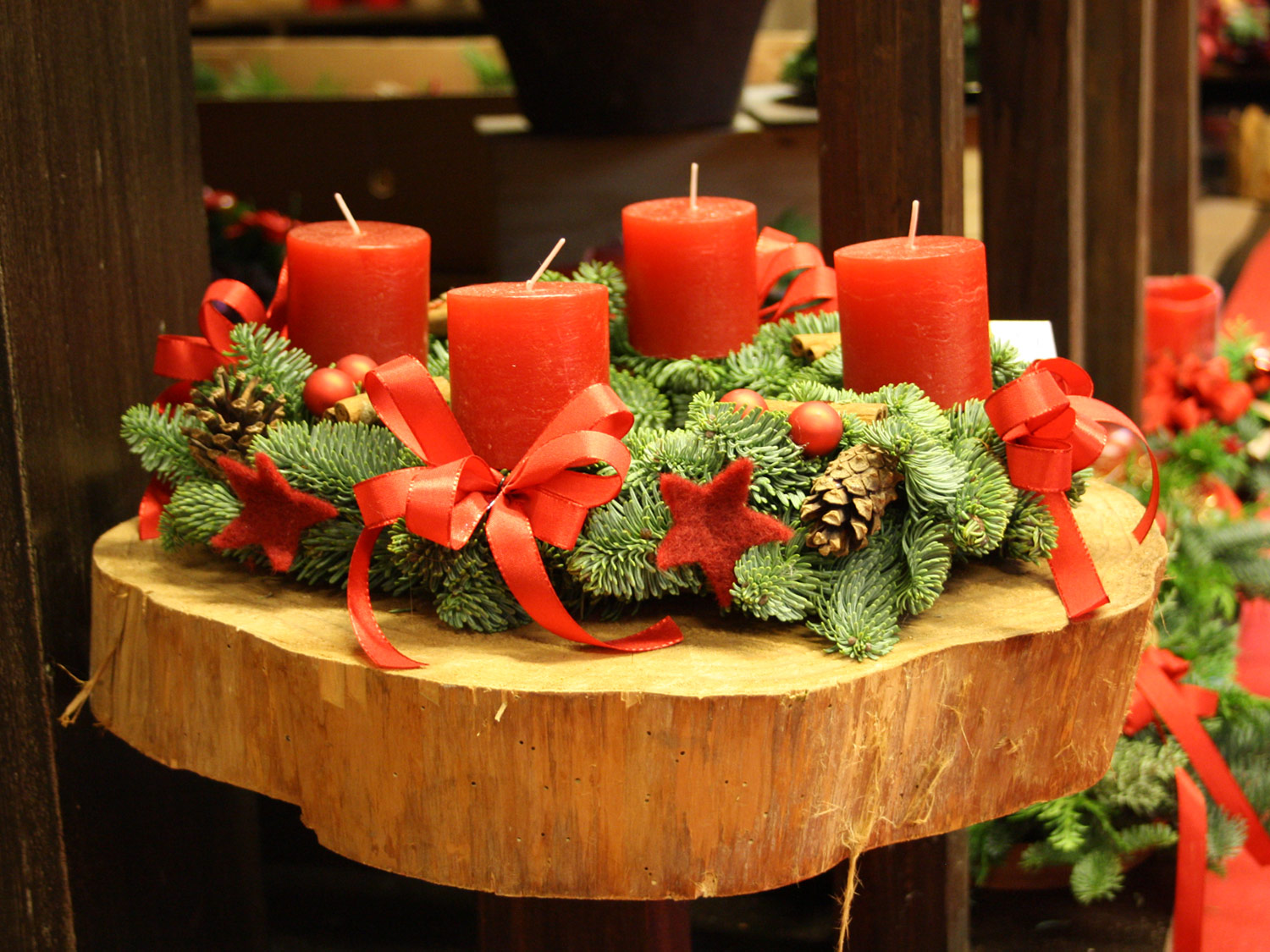 Adventskranz Klassiker mit roten Kerzen
