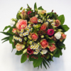 Blumenstrauß mit Rosen, Kamille, Ranunkel