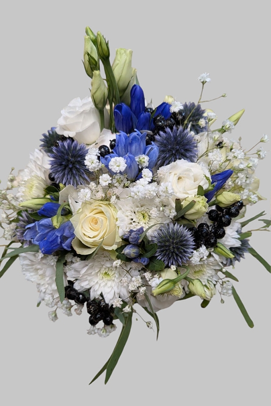 Hochzeitsstrauß in weiß und blau